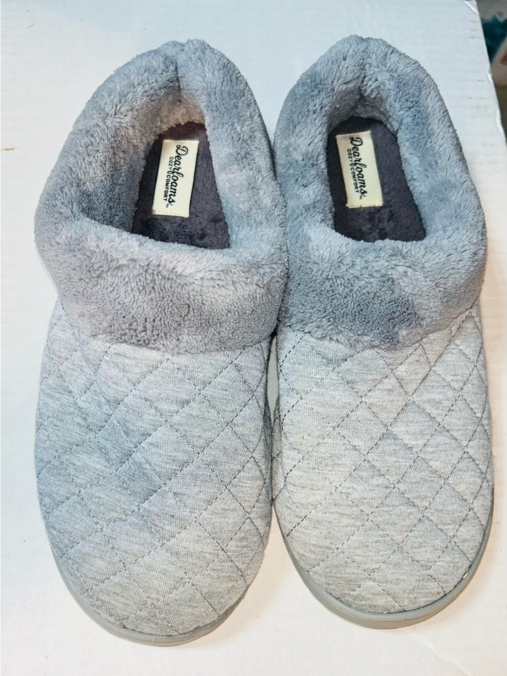 Dearfoams women’s Quilted Gray Slip-On Slippers New without tags size large 9-10